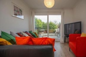 Stylish 5-Bed Retreat with WIFI - Near UWE & MOD